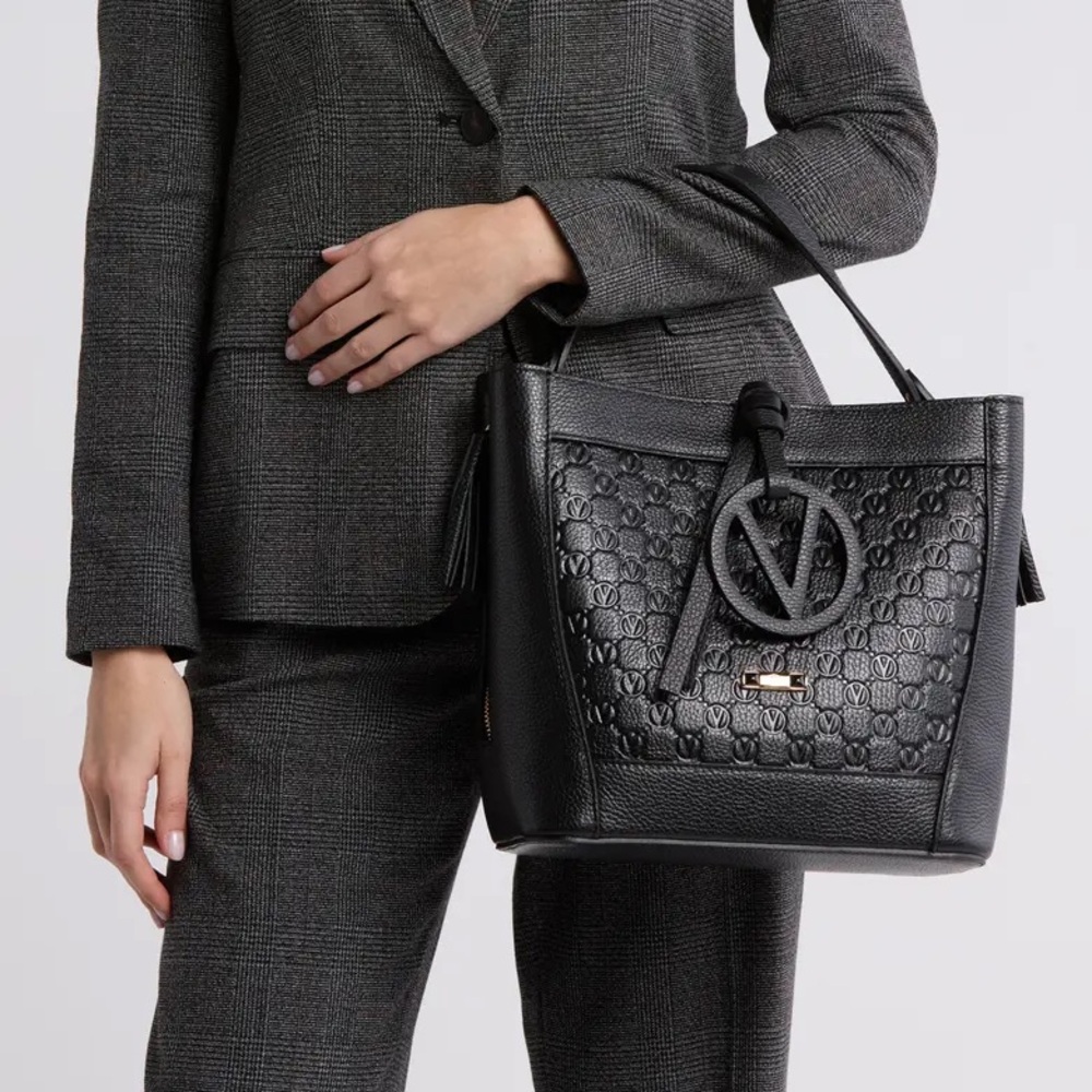 VALENTINO BY MARIO VALENTINO Callie Medallion Leather Shoulder Bag In Black